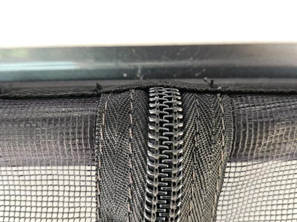Moskitonetz Insektenschutzgitter VW T5 / T6 / T6.1 Heckklappe – Magnetische Befestigung - Reißverschluss - Detail